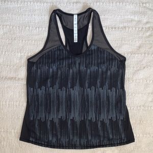 Lululemon tank top work out shirt M 10